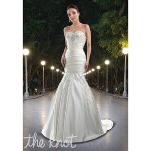 Da Vinci Bridal Wedding Dress 8401